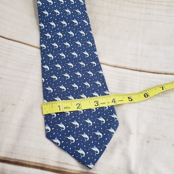 Vineyard Vines Swordfish Print Silk Tie USA Preppy Martha's Vineyard Blue White - Picture 5 of 6